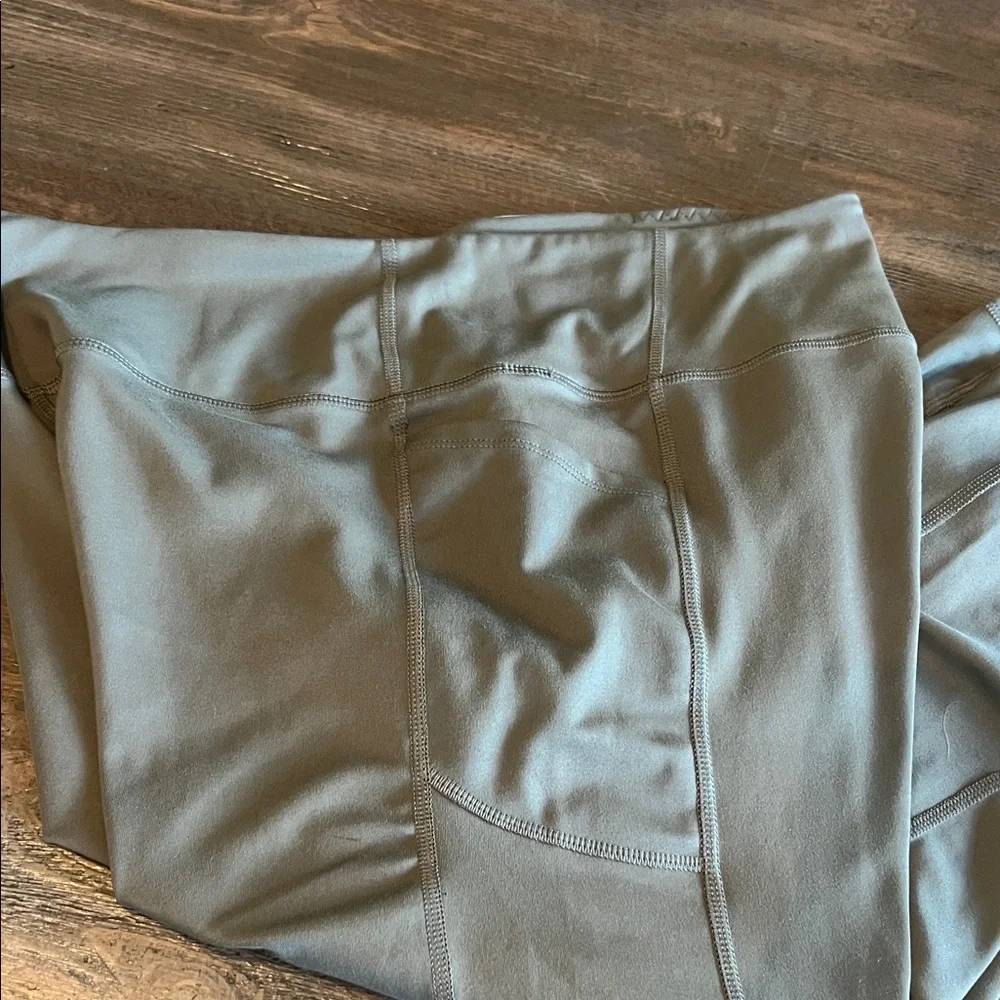 Victoria's Secret Gray Ankle Pants - Picture 5 of 5